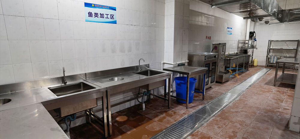 虎門(mén)捷勝小學(xué)食堂廚房肉類(lèi)粗加工區